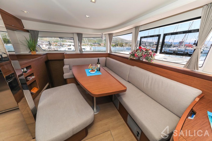 Lagoon 42 - Yacht Charter Sailica