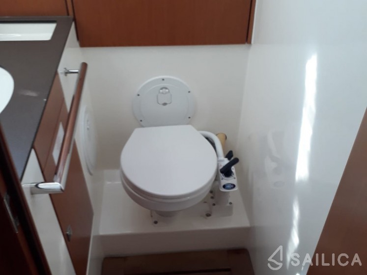 Bavaria 46 Cruiser - Yacht Charter Sailica