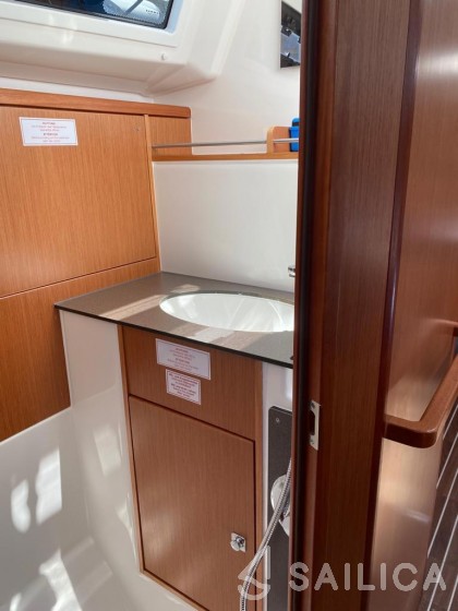 Bavaria 37 Cruiser - Yacht Charter Sailica