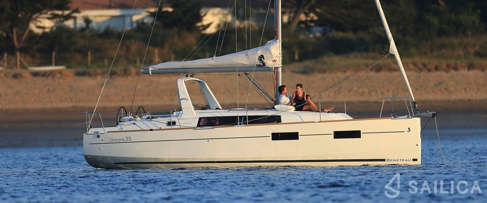 Oceanis 35 - Yacht Charter Sailica