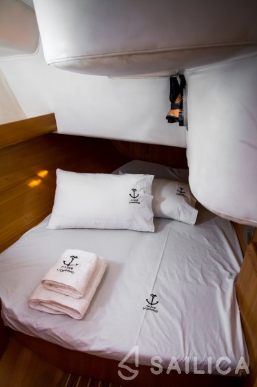 Overblue 44 - Yacht Charter Sailica