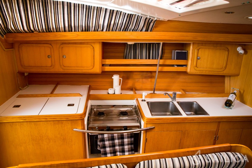Overblue 44 - Yacht Charter Sailica