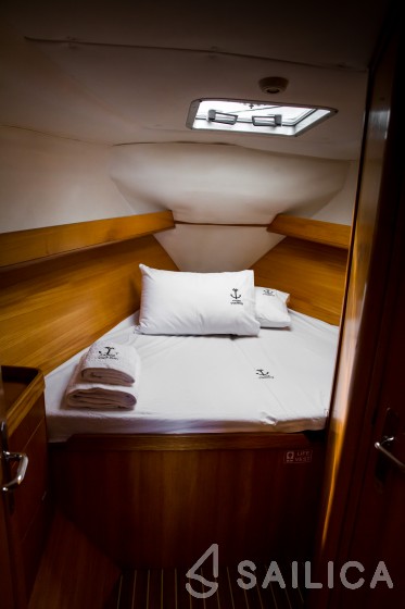 Overblue 44 - Yacht Charter Sailica