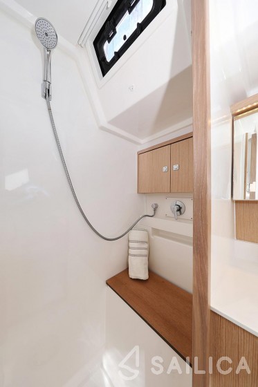 Bavaria C45 Holiday - Yacht Charter Sailica