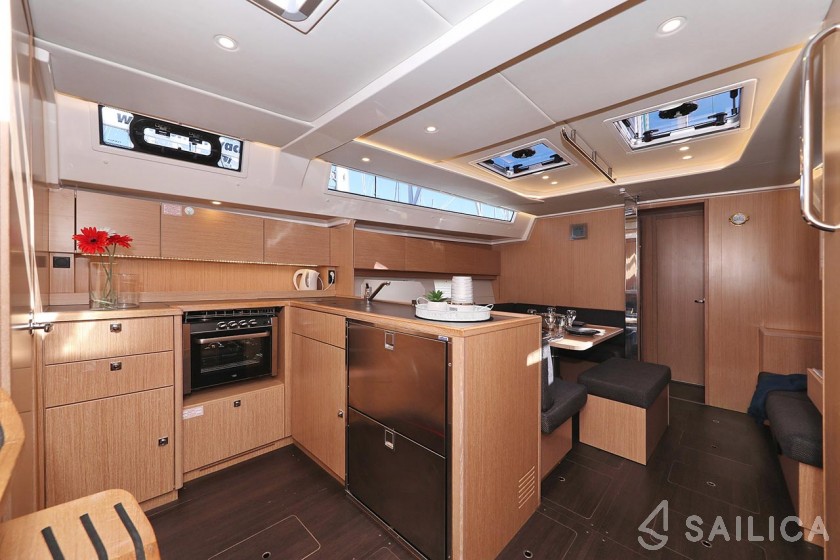 Bavaria C45 Holiday - Yacht Charter Sailica