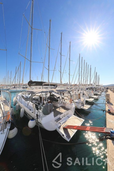 Bavaria C45 Holiday - Yacht Charter Sailica