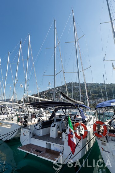 Sun Odyssey 410 - Yacht Charter Sailica