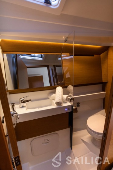 Sun Odyssey 410 - Yacht Charter Sailica