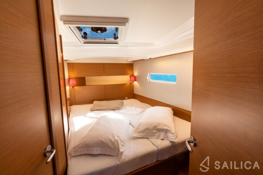 Sun Odyssey 410 - Yacht Charter Sailica