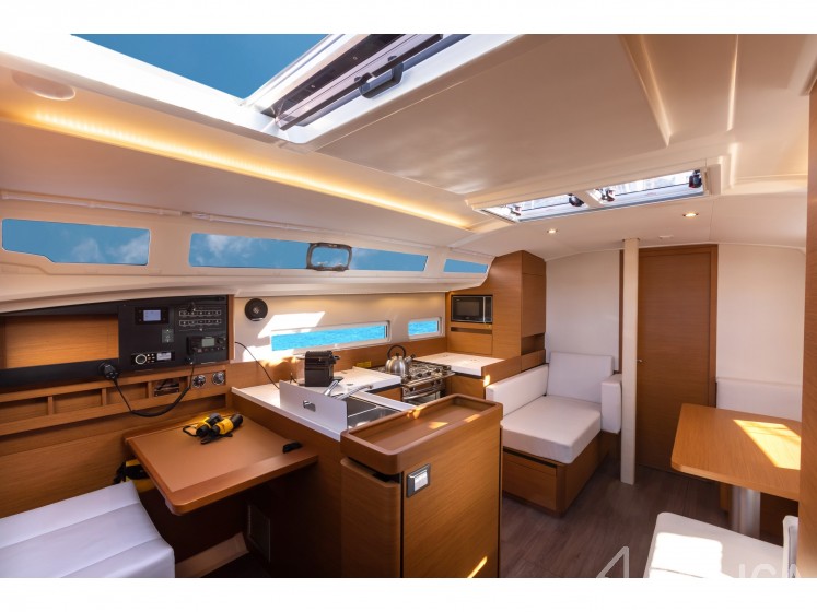 Sun Odyssey 410 - Yacht Charter Sailica