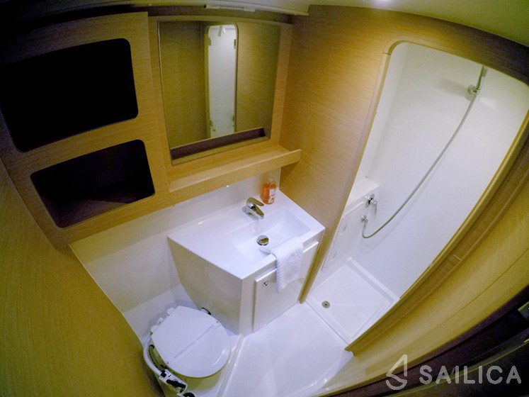 Lagoon 42 - Yacht Charter Sailica