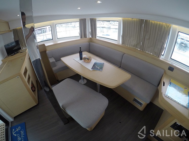 Lagoon 42 - Yacht Charter Sailica