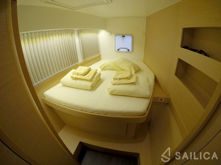 Lagoon 42 - Yacht Charter Sailica