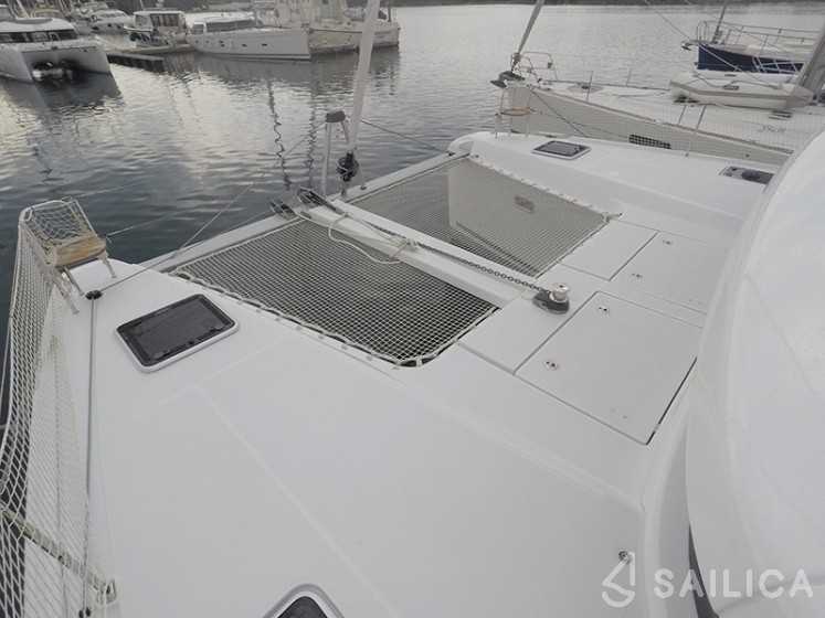 Lagoon 42 - Yacht Charter Sailica