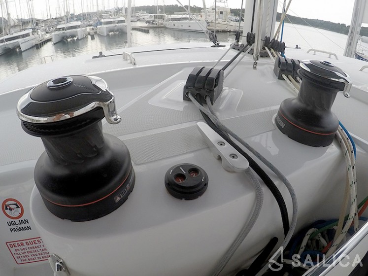 Lagoon 42 - Yacht Charter Sailica