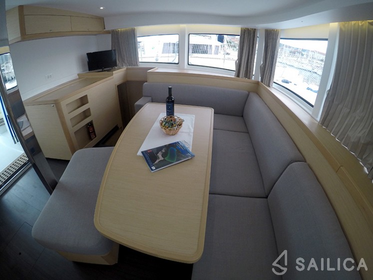 Lagoon 42 - Yacht Charter Sailica