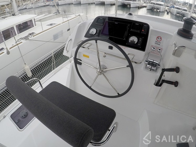 Lagoon 42 - Yacht Charter Sailica
