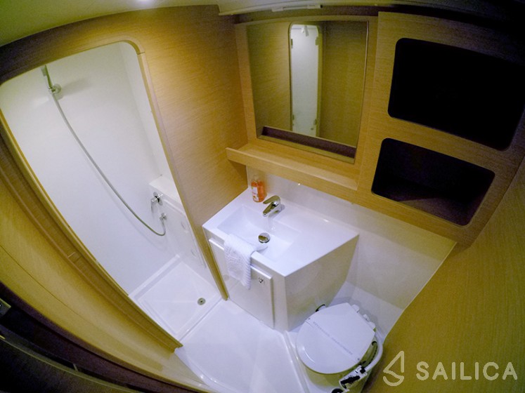 Lagoon 42 - Yacht Charter Sailica