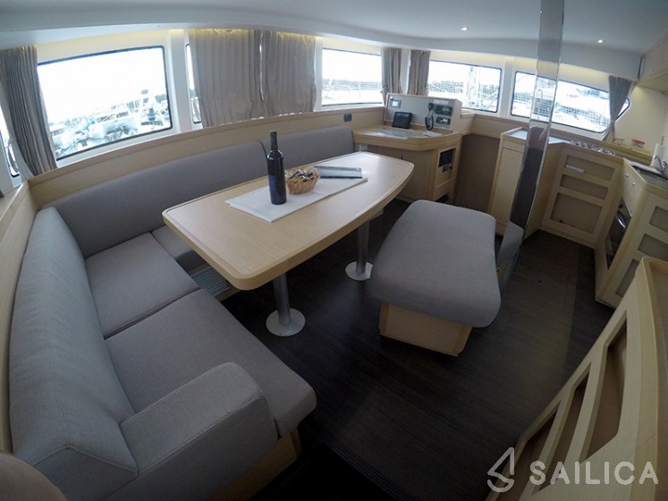 Lagoon 42 - Yacht Charter Sailica