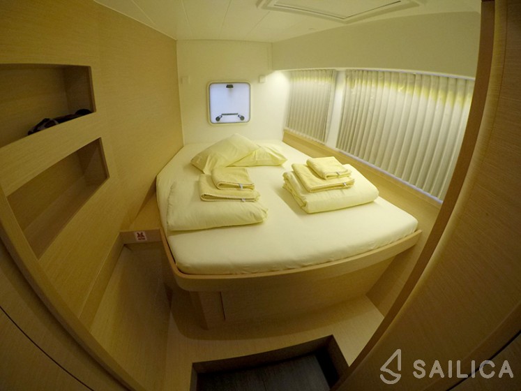 Lagoon 42 - Yacht Charter Sailica