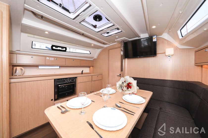 Bavaria 41 Cruiser - Yacht Charter Sailica