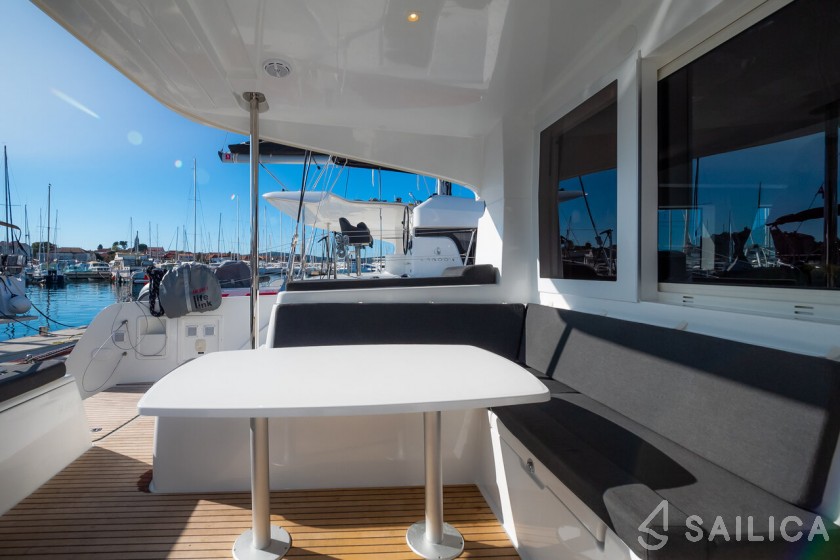 Lagoon 40 - Yacht Charter Sailica