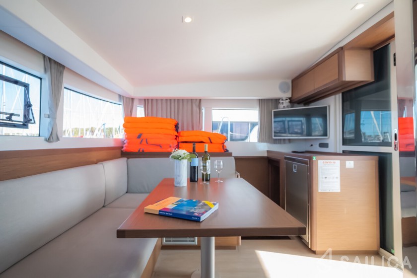 Lagoon 40 - Yacht Charter Sailica