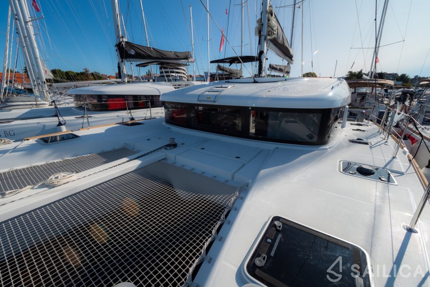 Lagoon 40 - Yacht Charter Sailica