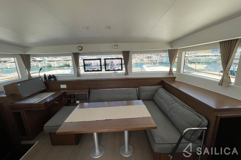 Lagoon 40 - Yacht Charter Sailica