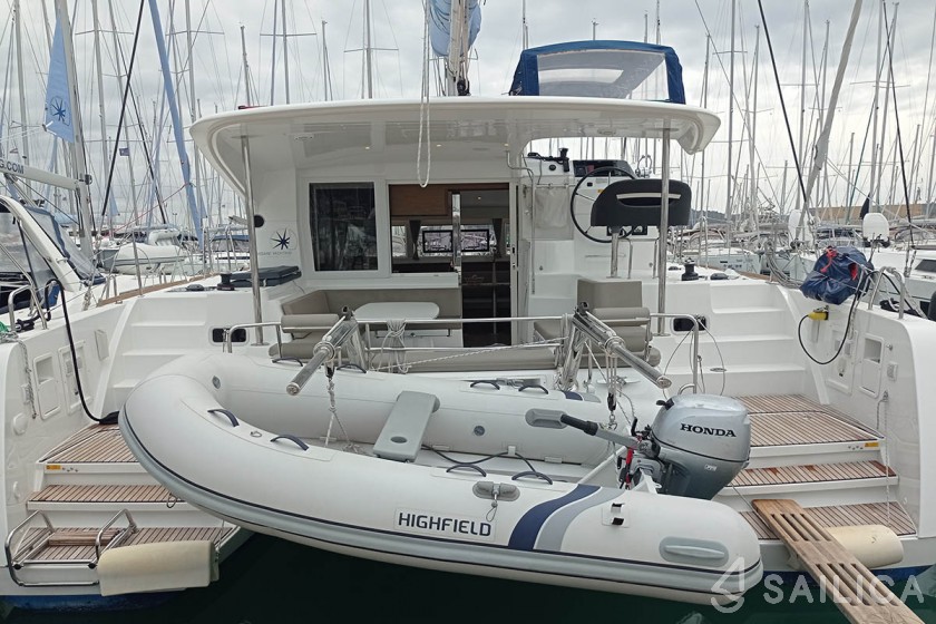 Lagoon 40 - Yacht Charter Sailica