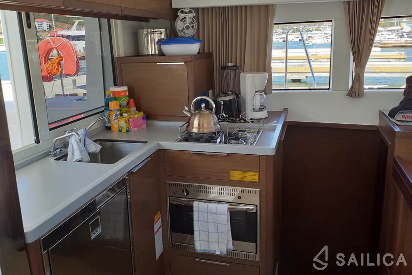 Lagoon 40 - Yacht Charter Sailica