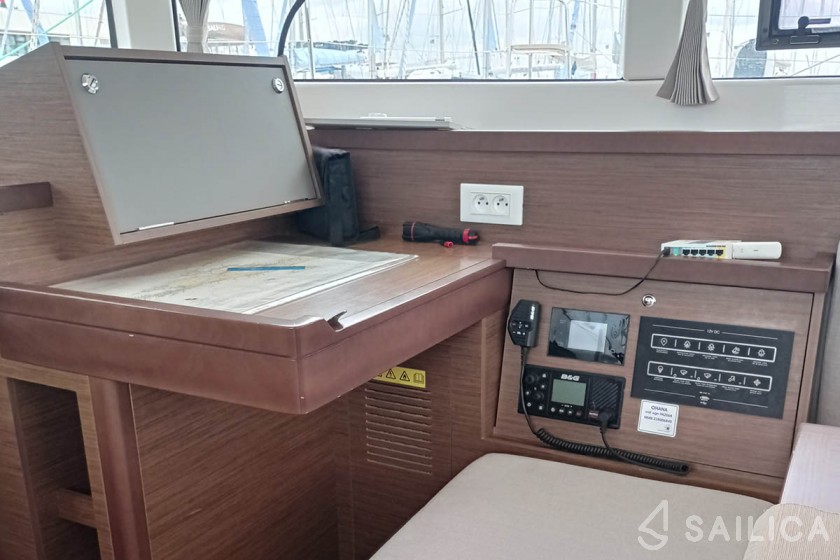 Lagoon 40 - Yacht Charter Sailica