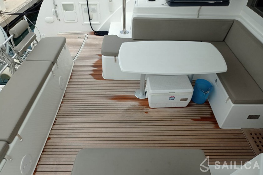 Lagoon 40 - Yacht Charter Sailica