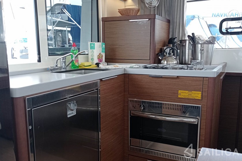 Lagoon 40 - Yacht Charter Sailica