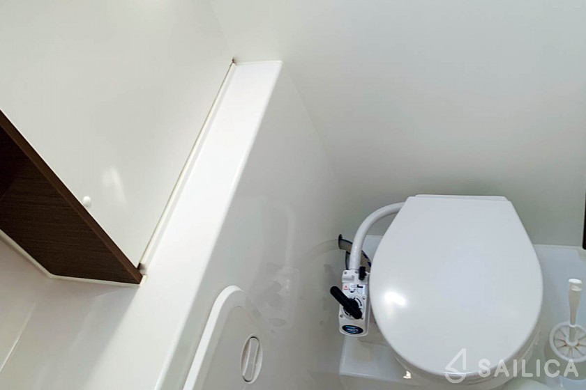 Lagoon 42 - Yacht Charter Sailica