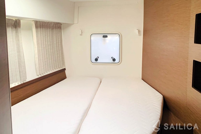 Lagoon 42 - Yacht Charter Sailica