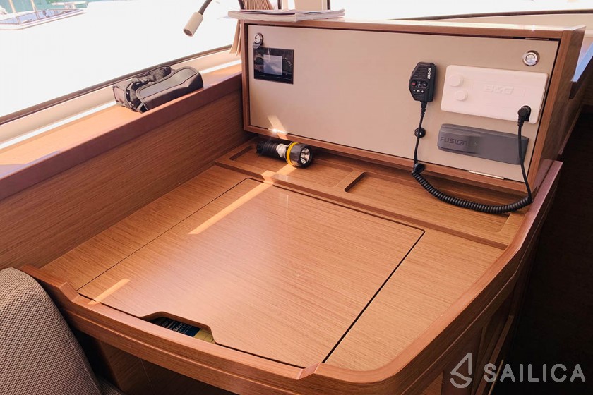 Lagoon 42 - Yacht Charter Sailica