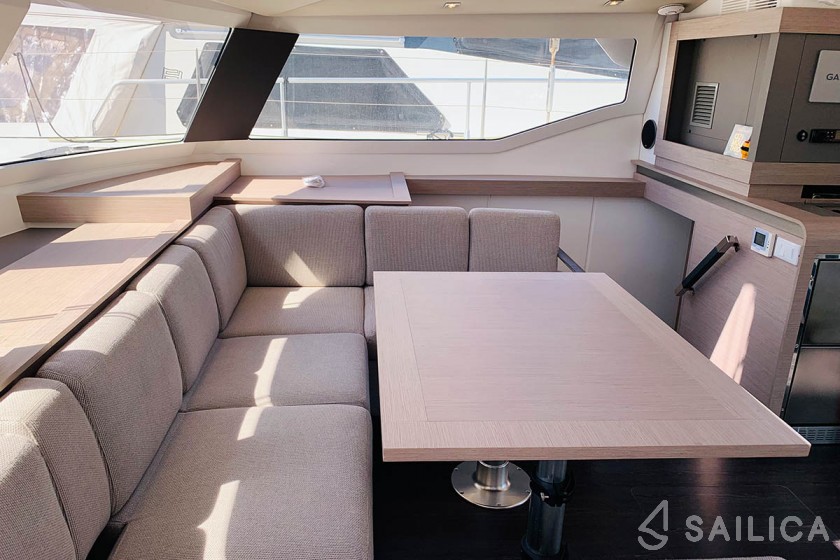 Elba 45 - Yacht Charter Sailica