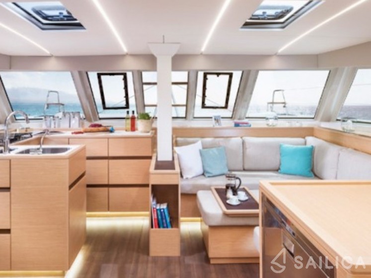 Nautitech 46 Fly - Yacht Charter Sailica