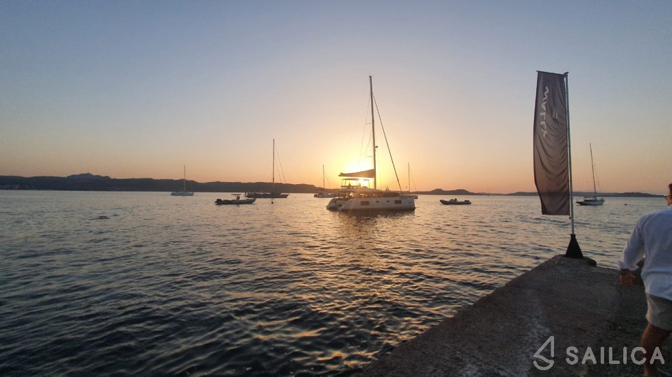 Nautitech 46 Fly - Yacht Charter Sailica