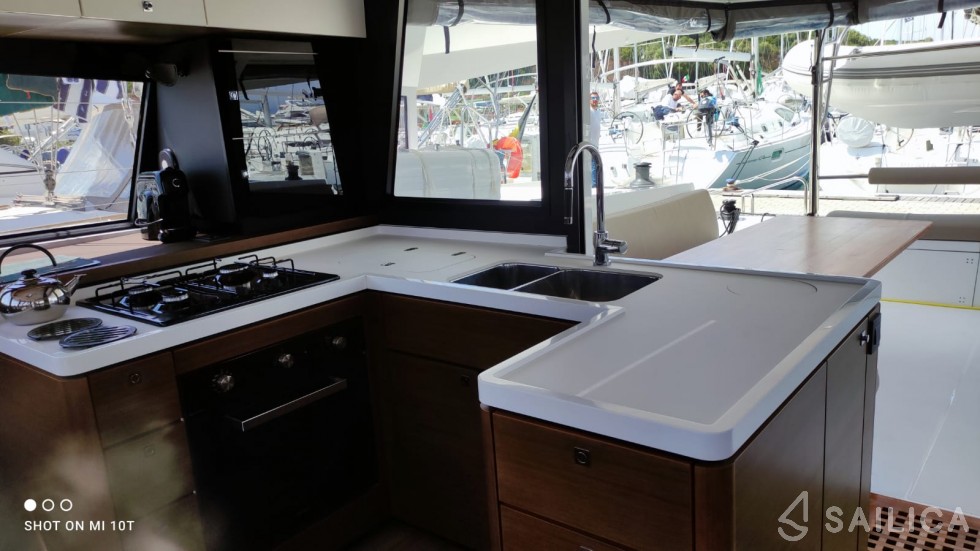 Nautitech 46 Fly - Yacht Charter Sailica