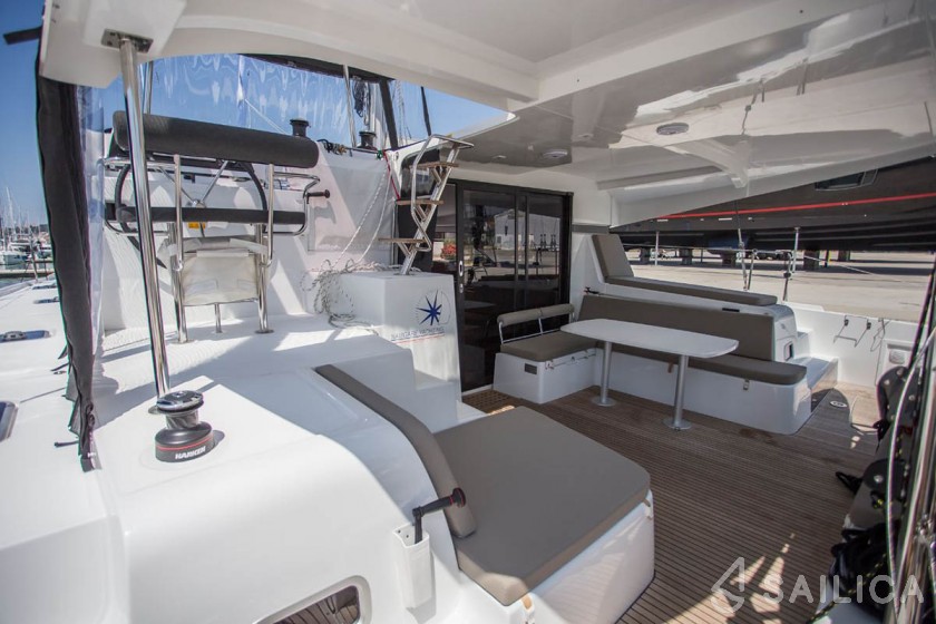 Lagoon 42 - Yacht Charter Sailica
