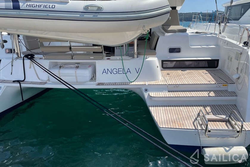 Lagoon 42 - Yacht Charter Sailica