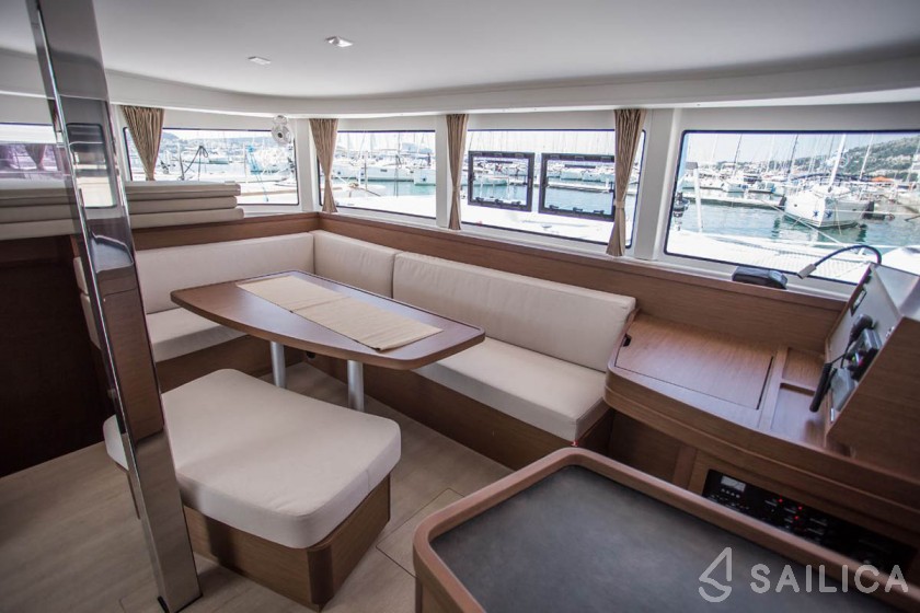 Lagoon 42 - Yacht Charter Sailica