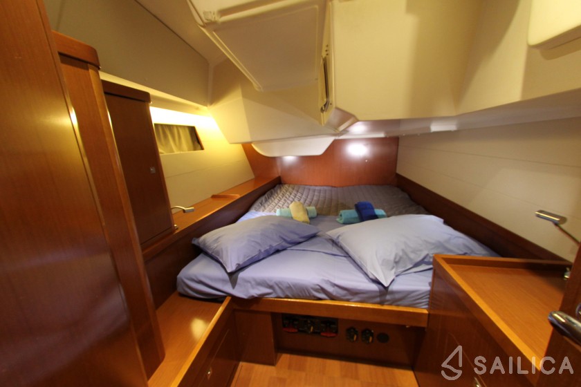 Oceanis 48 - Yacht Charter Sailica