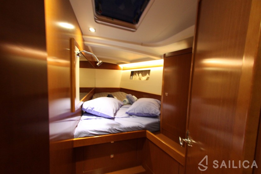 Oceanis 48 - Yacht Charter Sailica