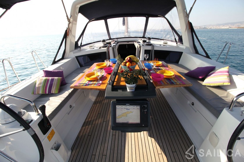 Oceanis 48 - Yacht Charter Sailica