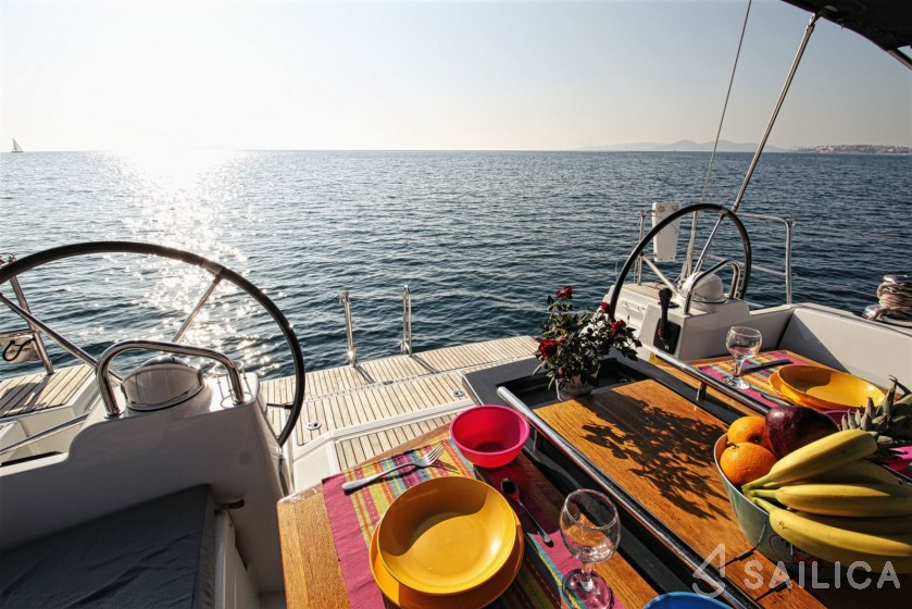 Oceanis 48 - Yacht Charter Sailica