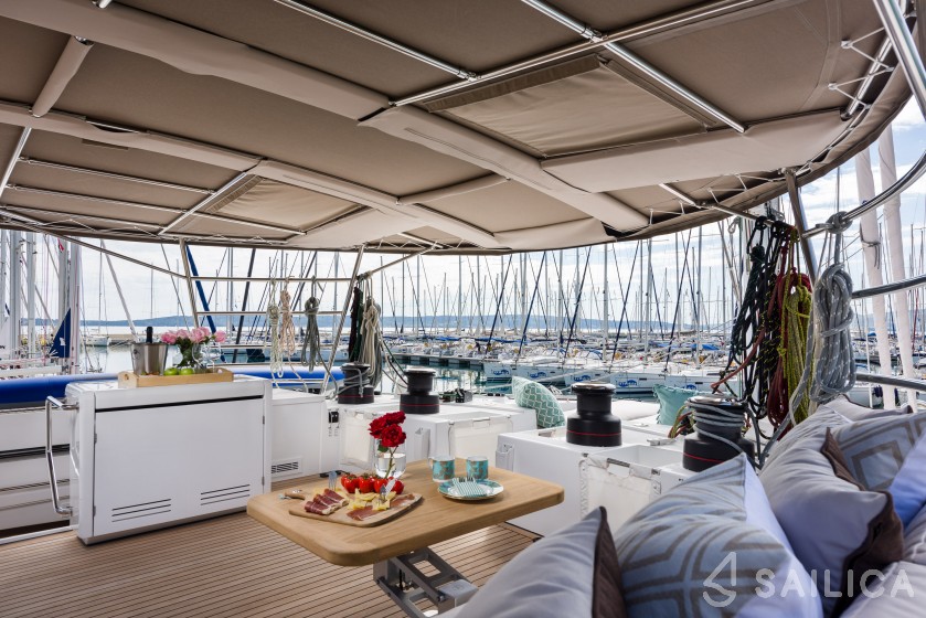 Lagoon 620 - Yacht Charter Sailica