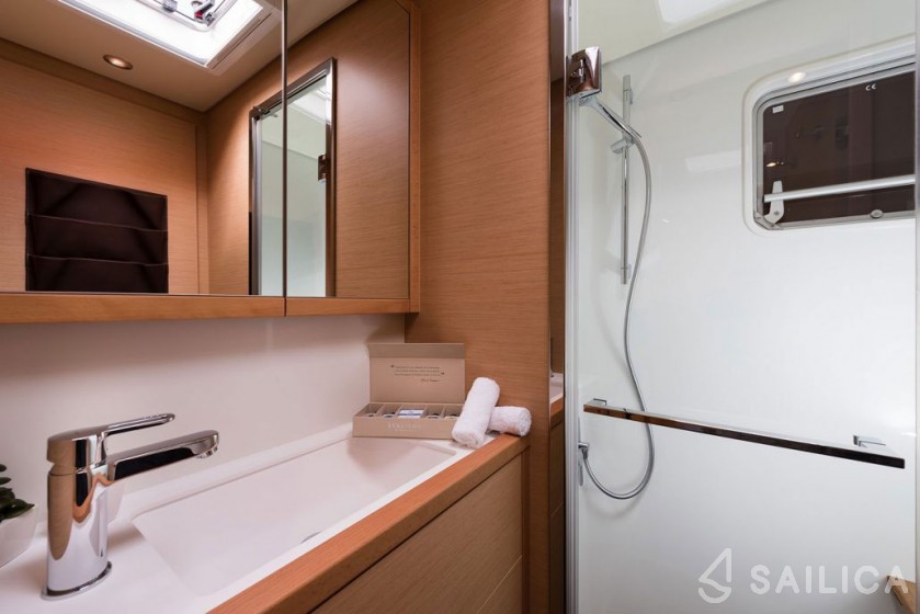 Lagoon 620 - Yacht Charter Sailica
